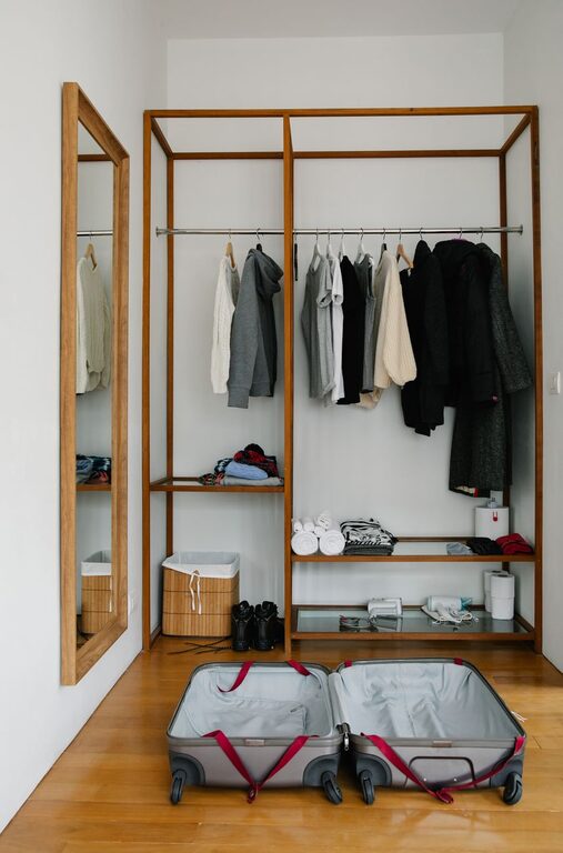 How to Store Seasonal Clothes Efficiently: Practical Tips for Every Home